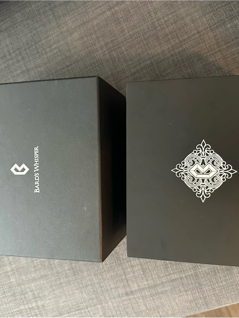 Bard’s whisper / Ornate Gold and Black Smartwatch with Decorative Dial